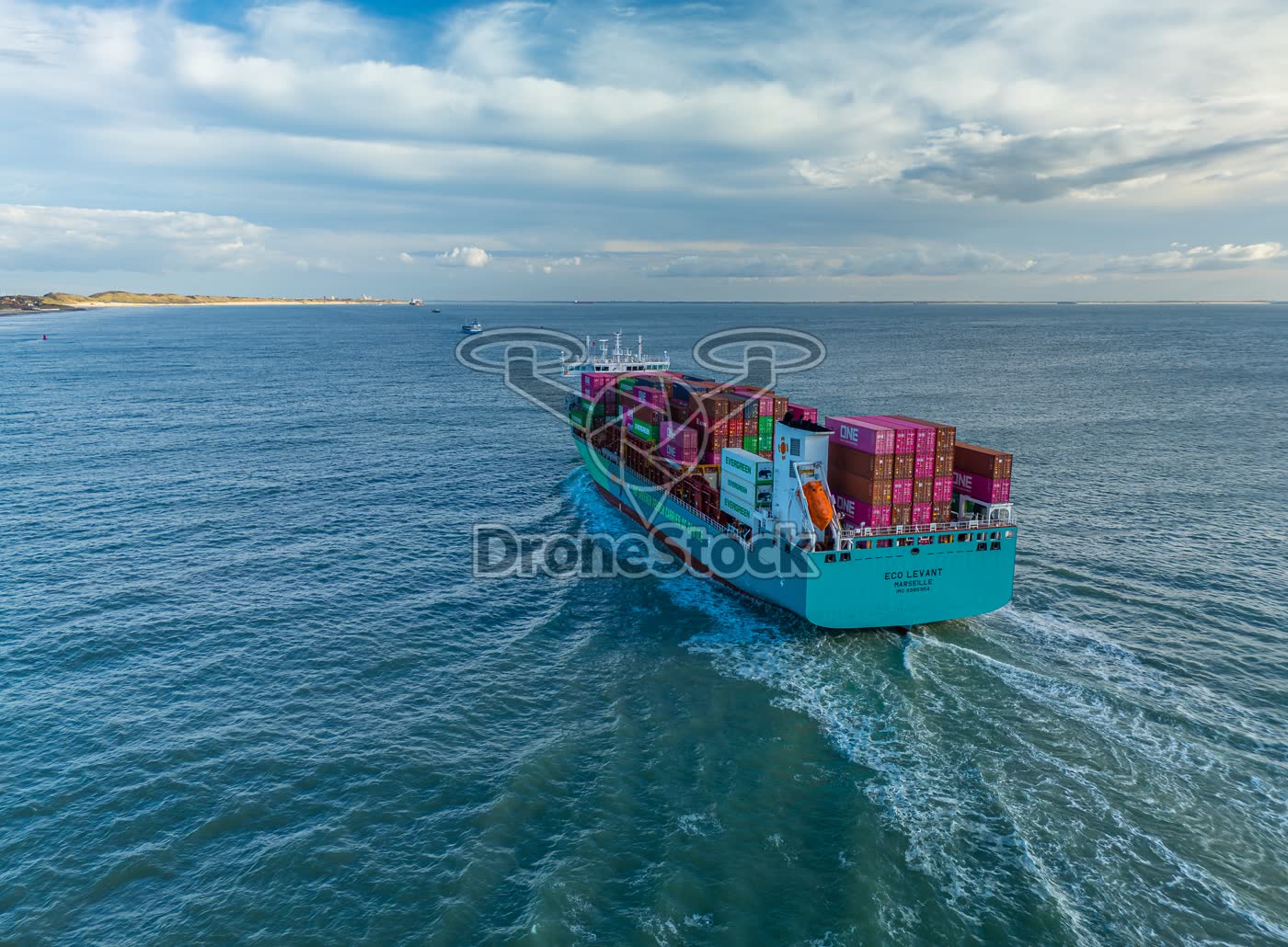 Overzichtsfoto achterzijde containerschip Eco Levant bij Westkapelle