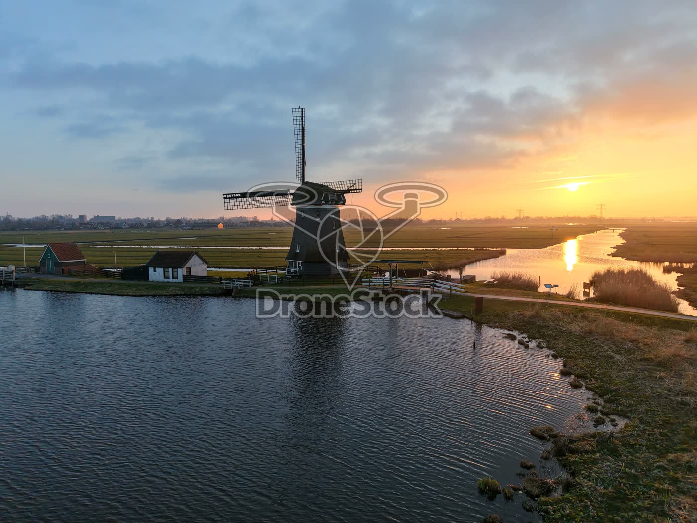 Poldermolen De Woudaap bij zonsondergang 2