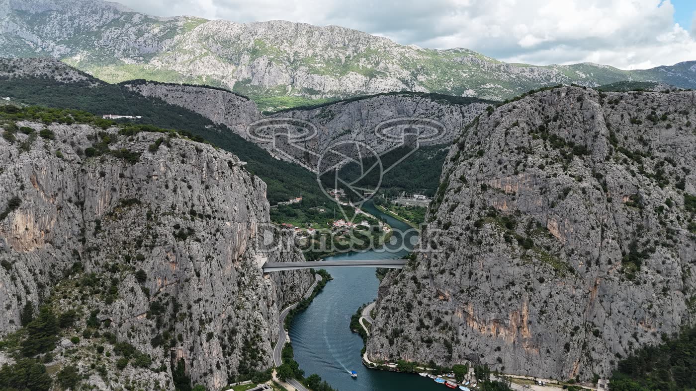 Cetina bij Omiš, kloof en brug