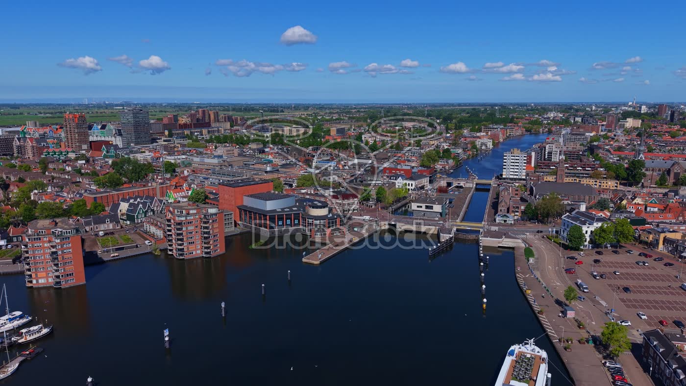 Wilhelminasluis en Zaantheater in centrum Zaandam 5