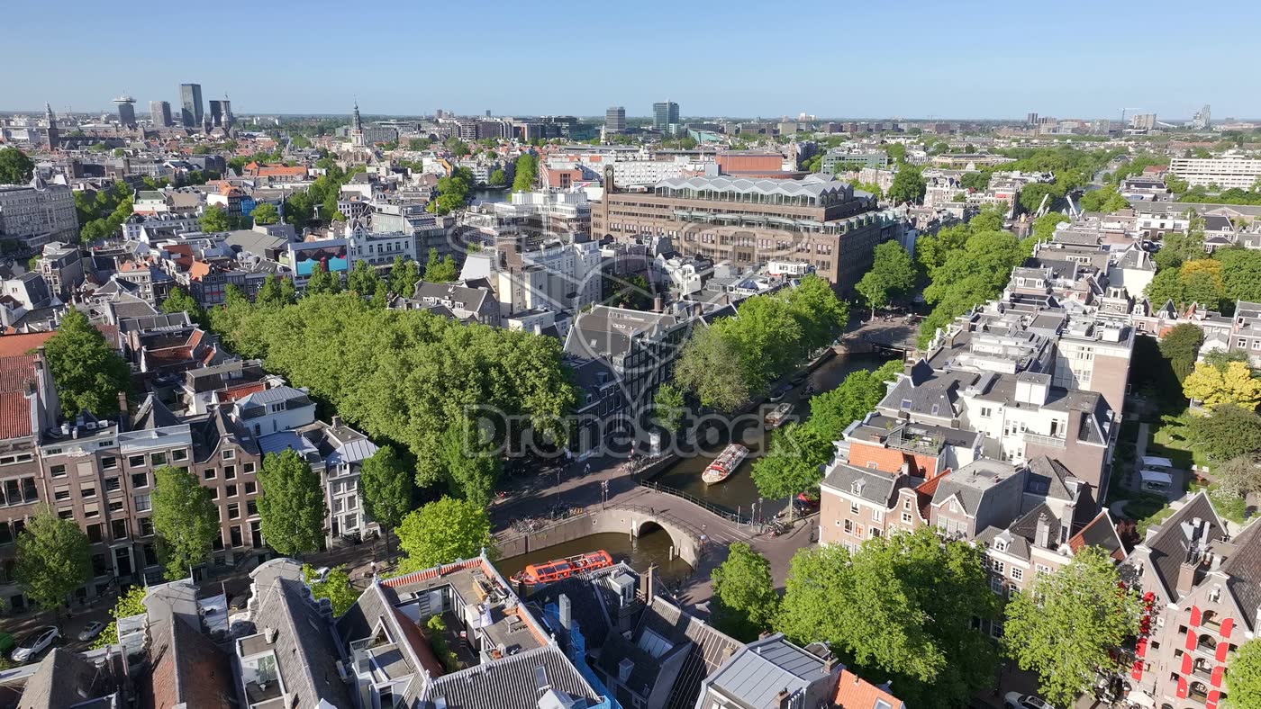 Rondvaartboten op Herengracht bij Thorbeckeplein