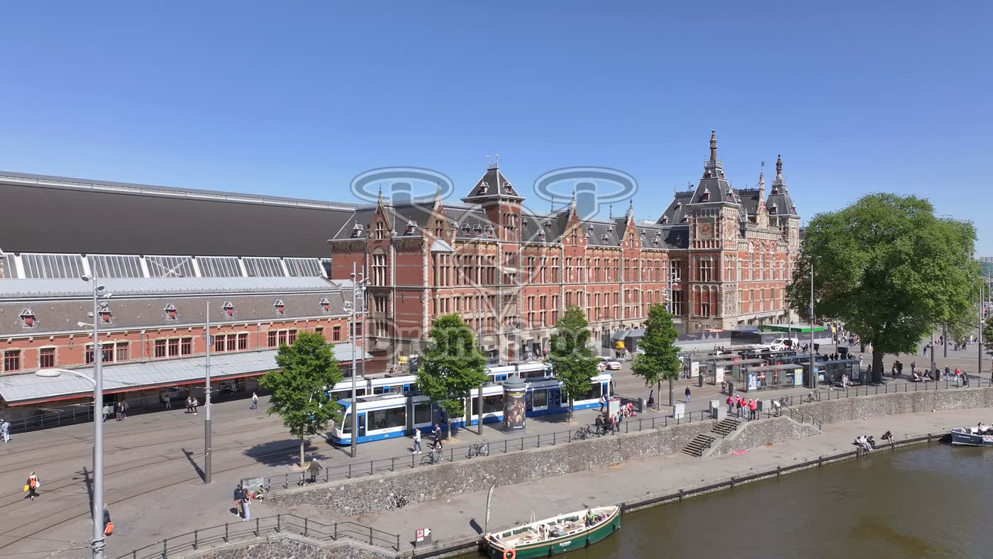 Amsterdam Centraal met tram 2