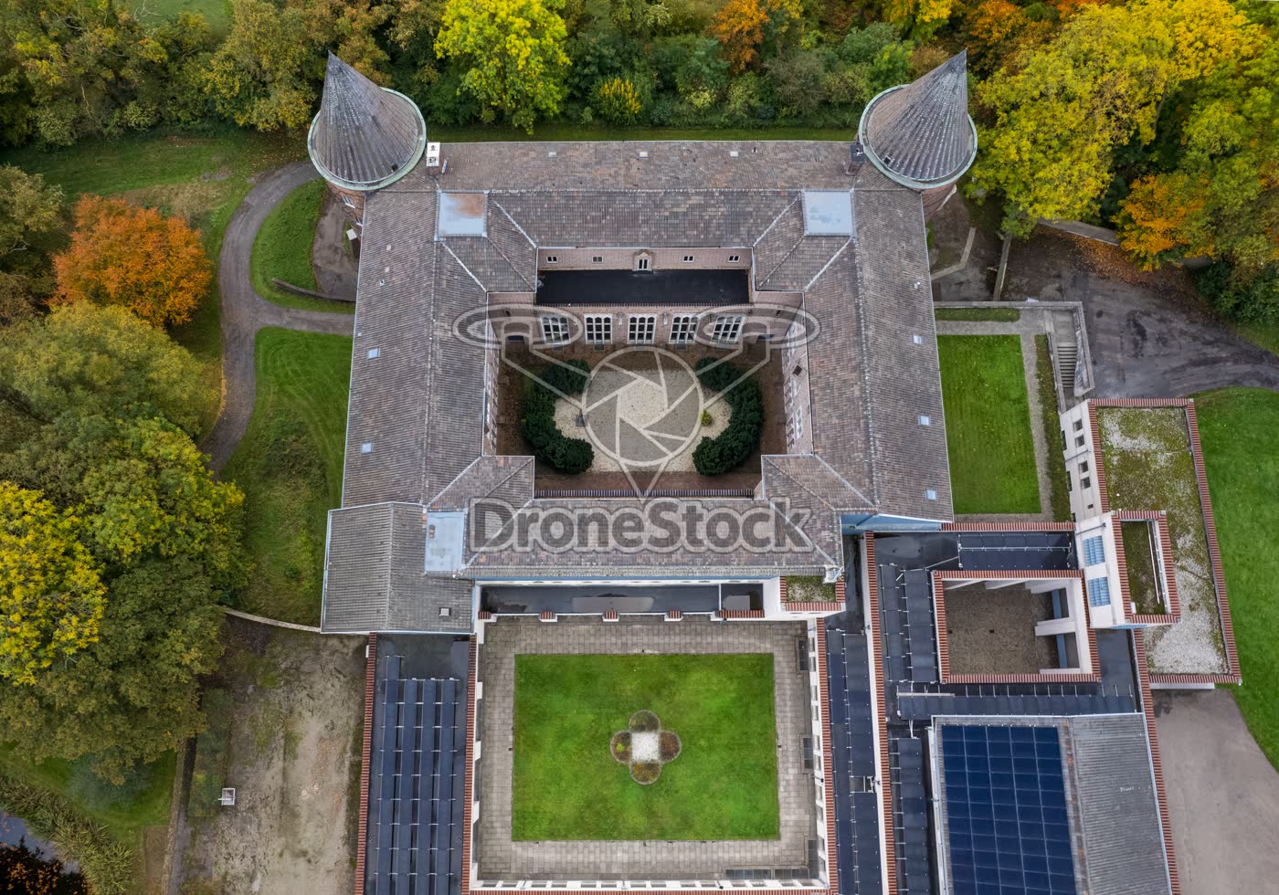 Top-down luchtfoto Abdij Sint-Benedictusberg Lemiers