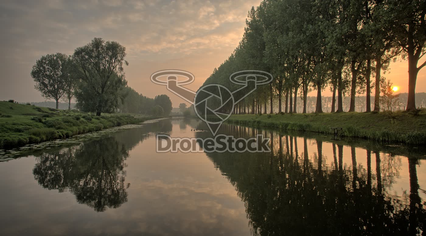Spiegeling in glad water