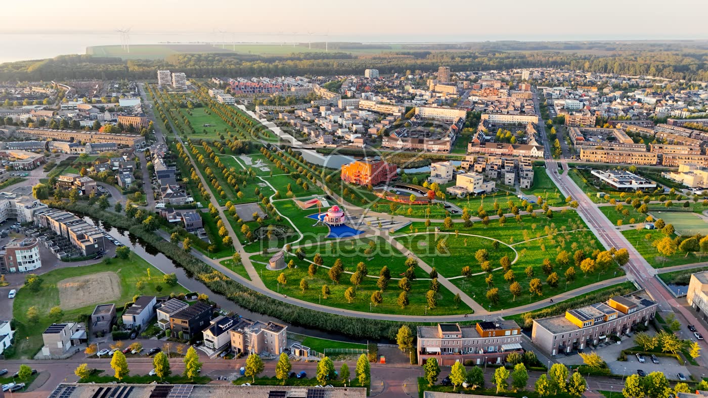 Almere - Zicht op Cascadepark 2