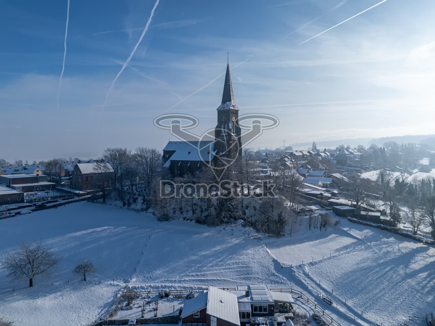 De Sint-Martinuskerk als middelpunt van sneeuwbedekt Vijlen