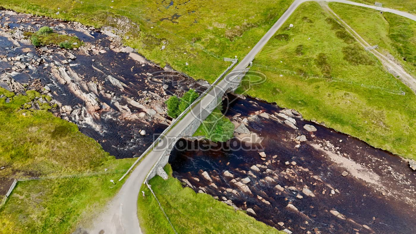 Schotland - Garva Double Bridge van bovenaf.