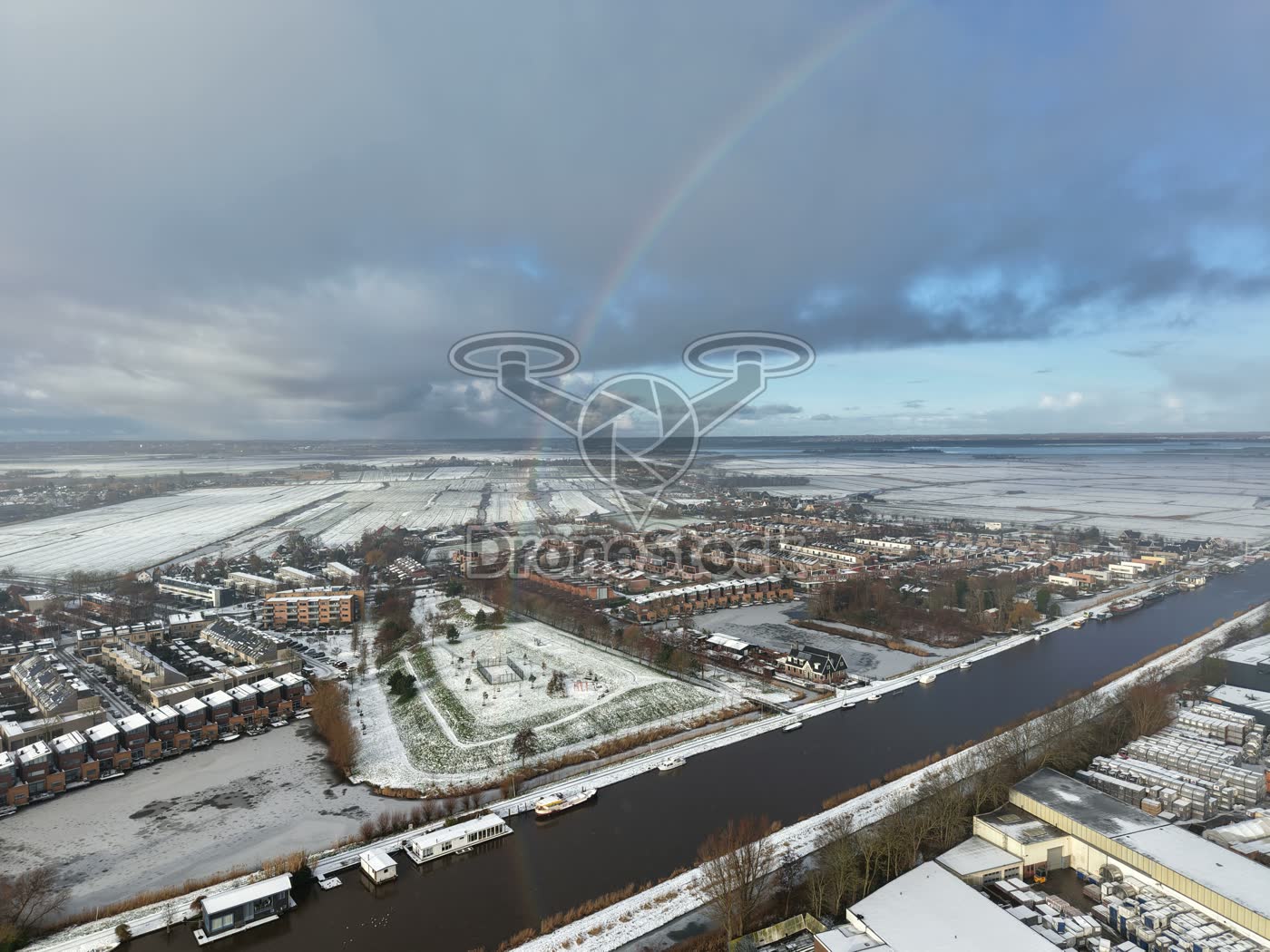 Regenboog boven Willis in Krommenie