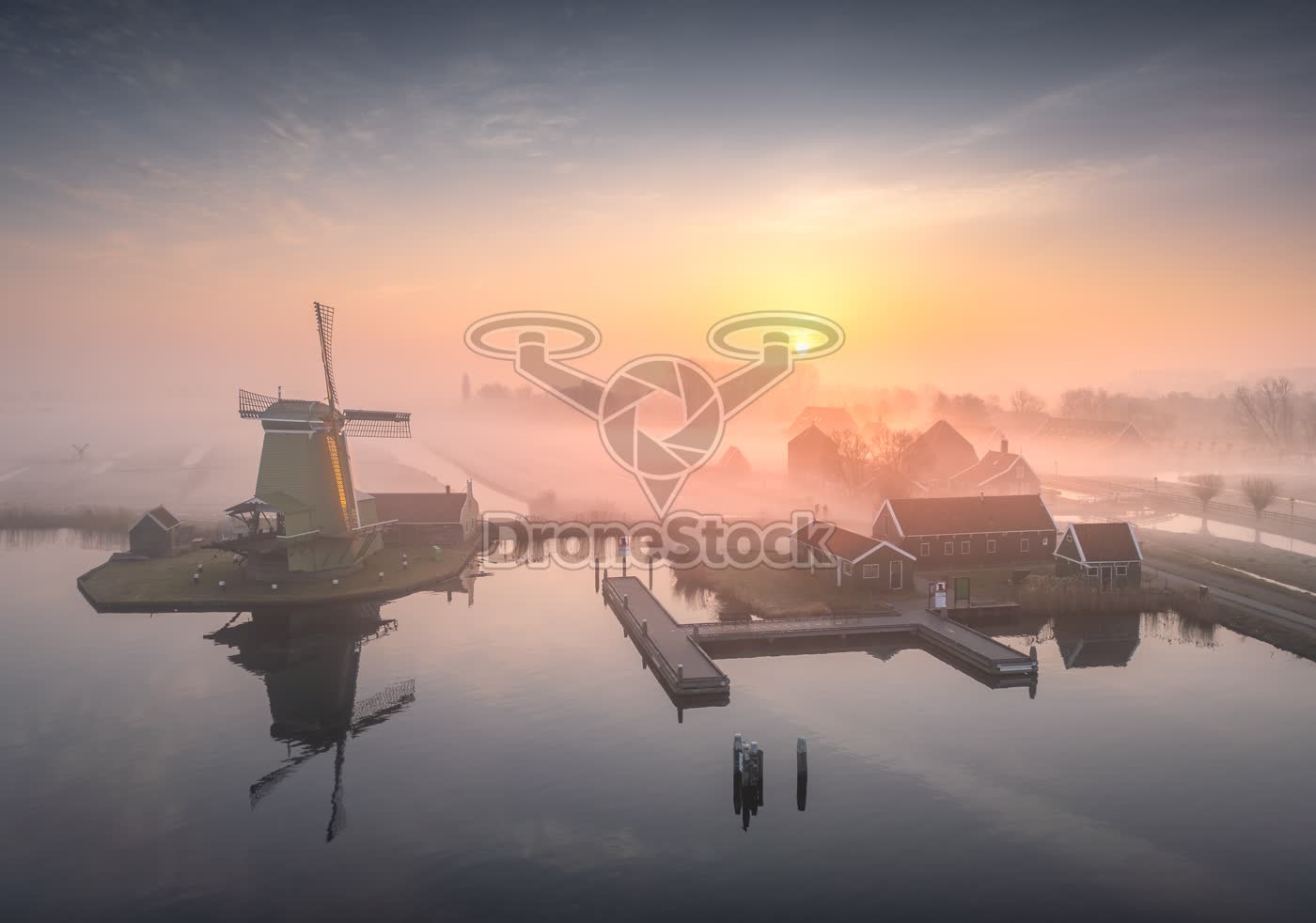 Zaanse Schans tijdens zonsopkomst