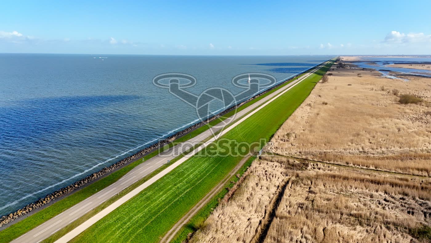 Zeilboot langs Oostvaardersdijk, Almere