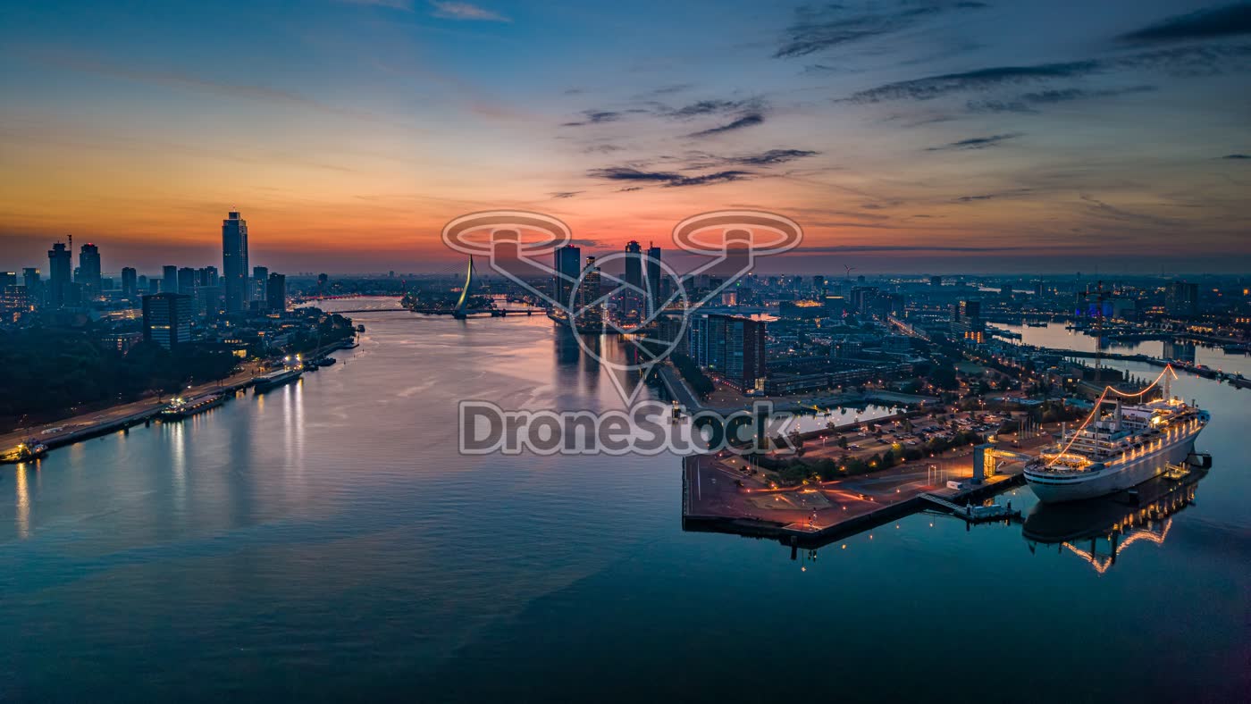 Zonsopkomst boven Rotterdam 3