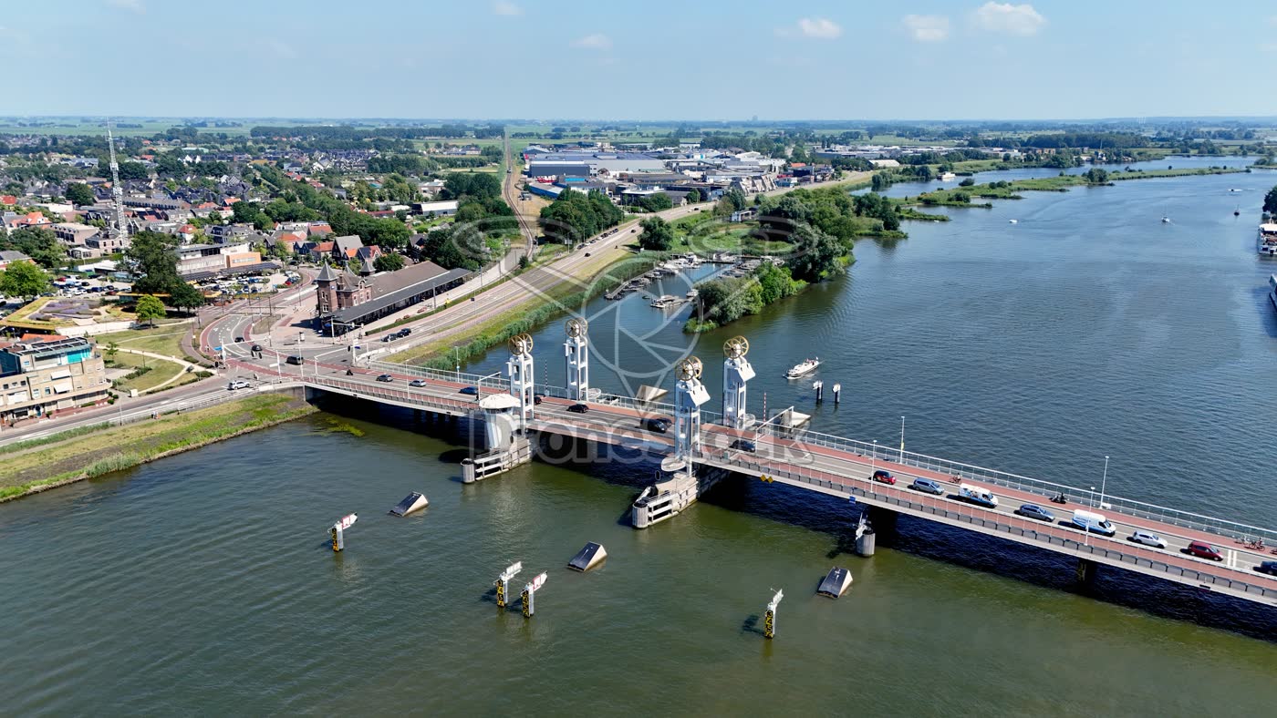 Stadsbrug Kampen boven de IJssel