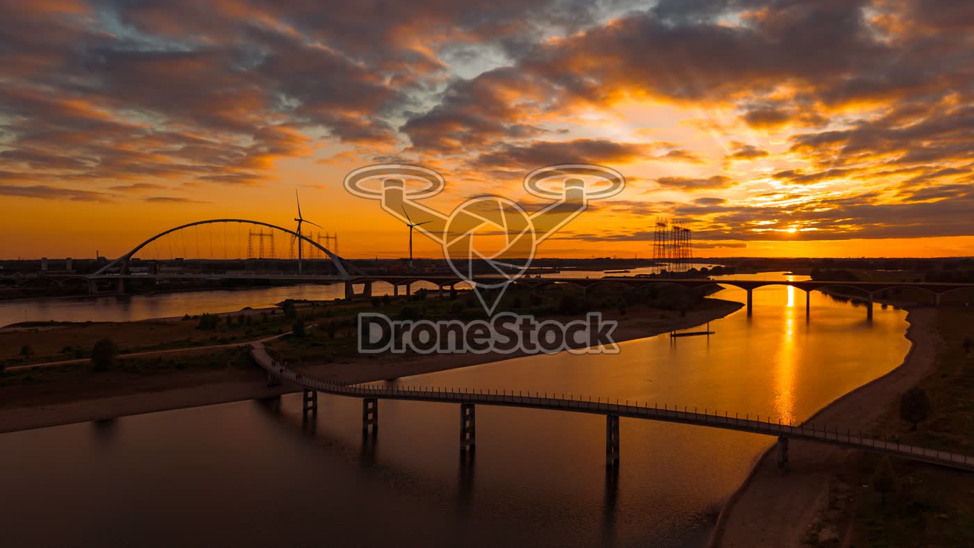 De Oversteek tijdens zonsondergang