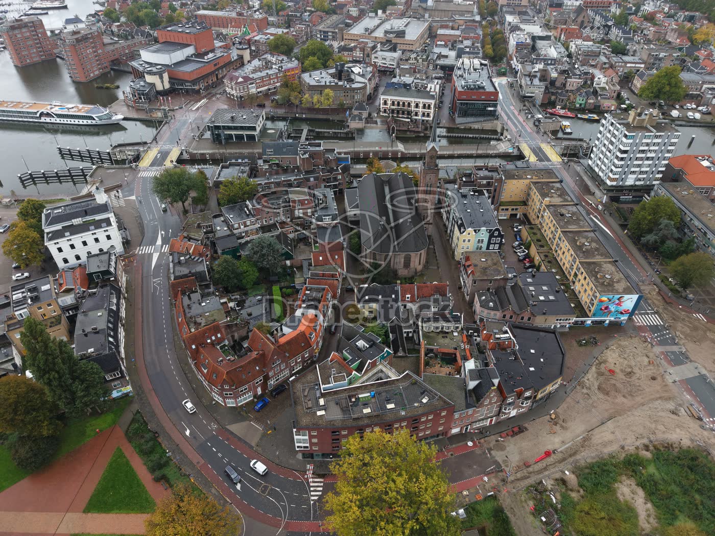 Kerk en kade in Zaandam