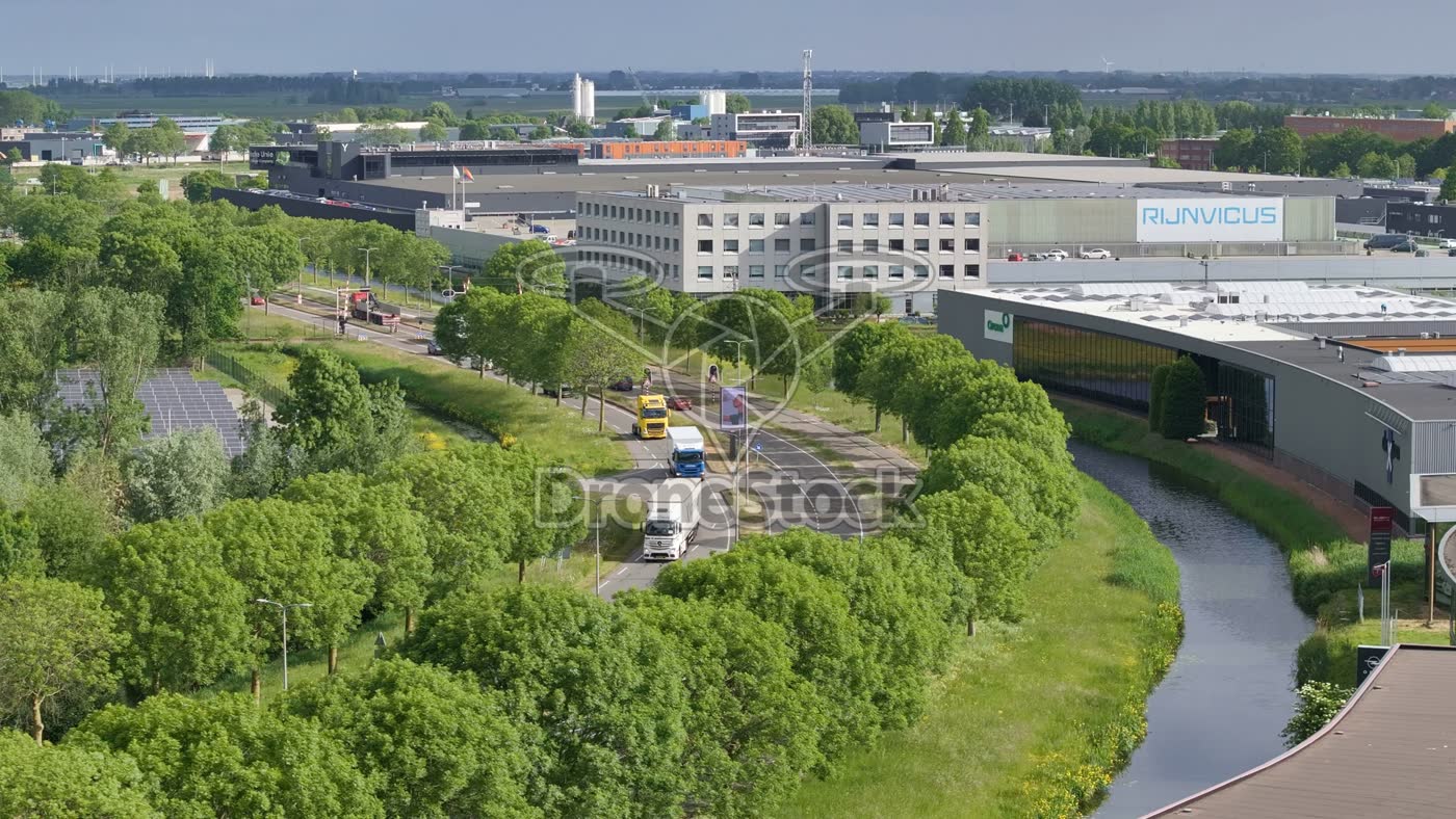 Rijnvicus en boomrijke weg in Leidsche Schouw 2