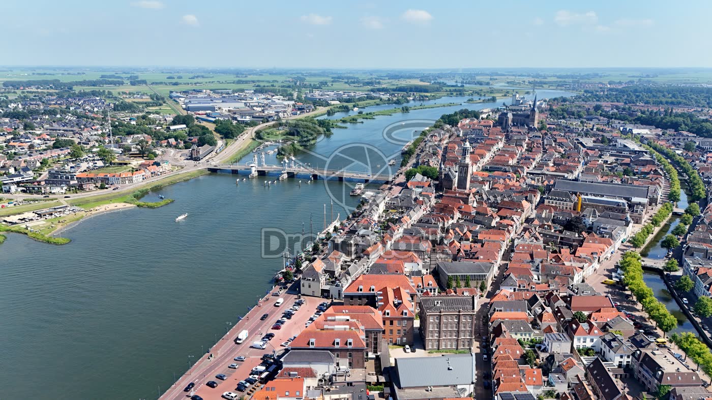 Kampen met stadsbrug en Nieuwe Toren
