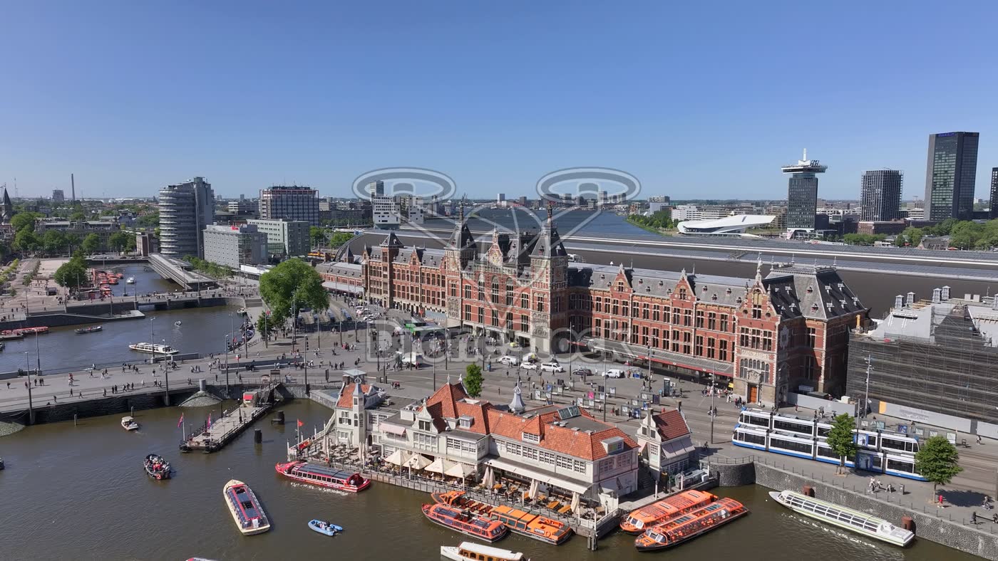 Amsterdam Centraal aan het Open Havenfront 9