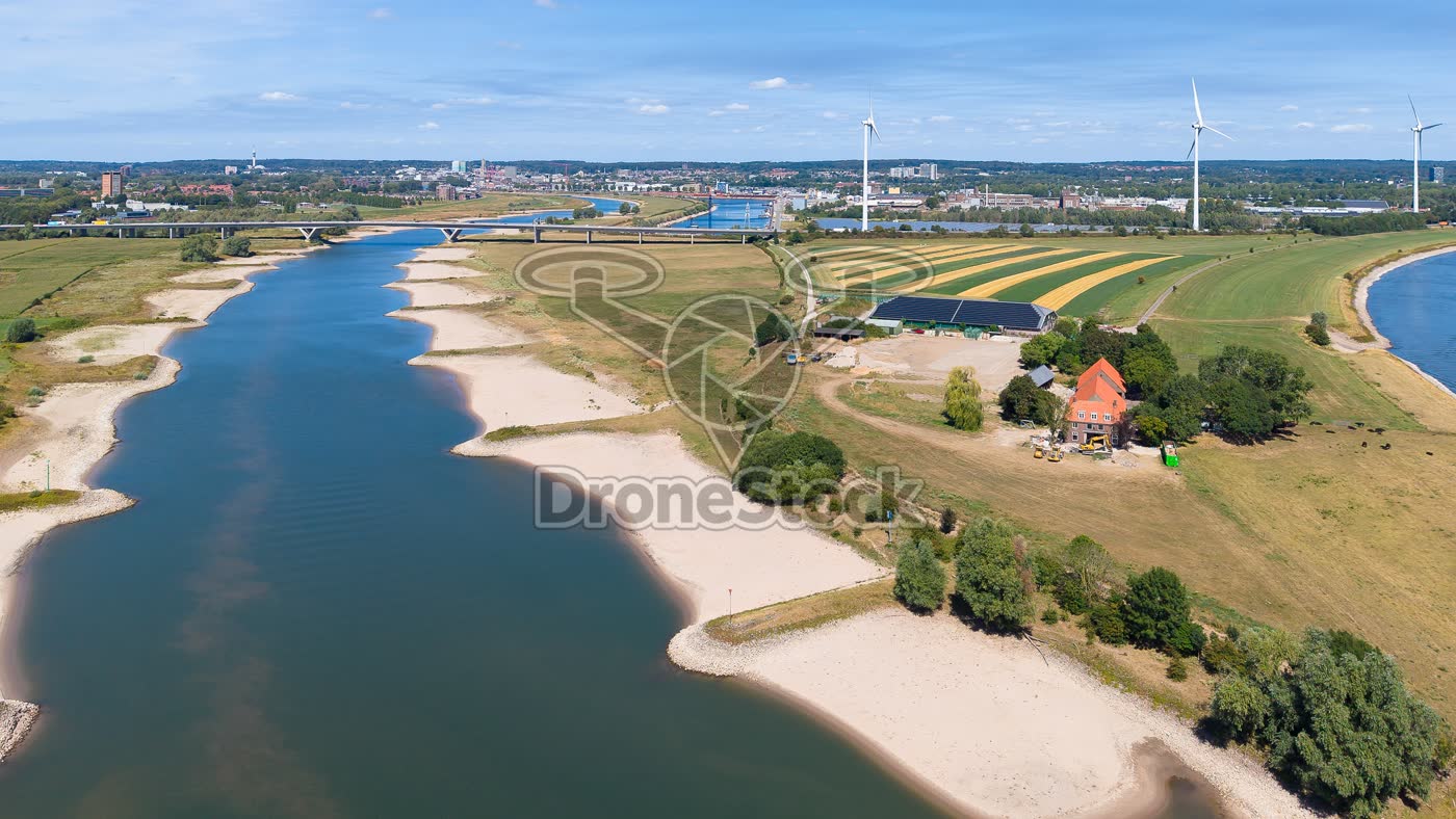 Laag water in de Nederrijn bij Arnhem