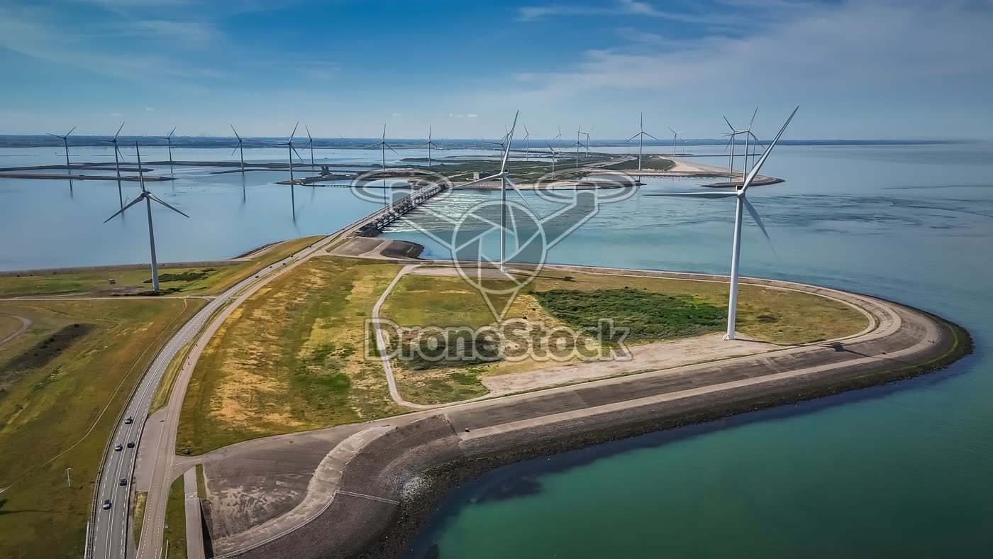 Neeltje Jans met de waterkering in de Oosterschelde.
