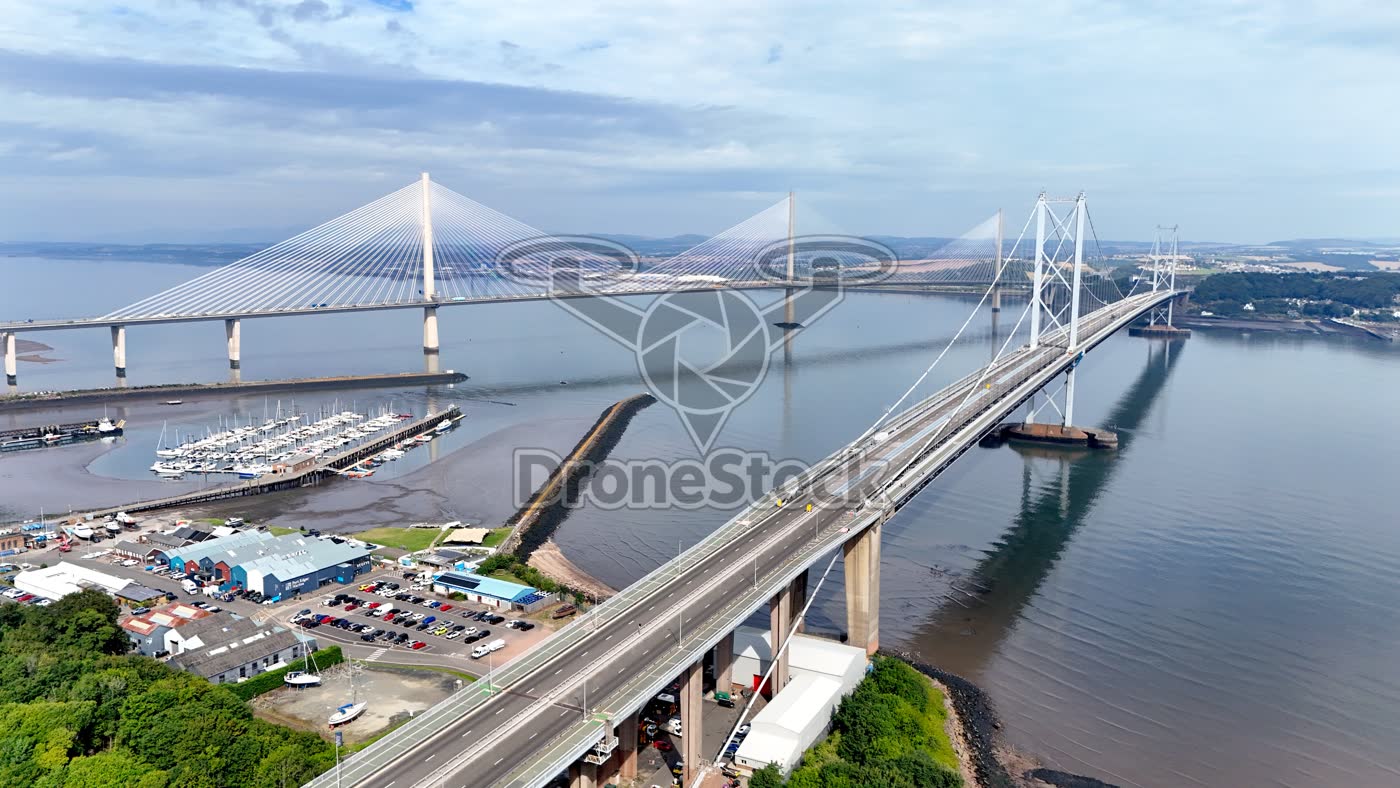Queensferry Crossing en Forth Road Bridge