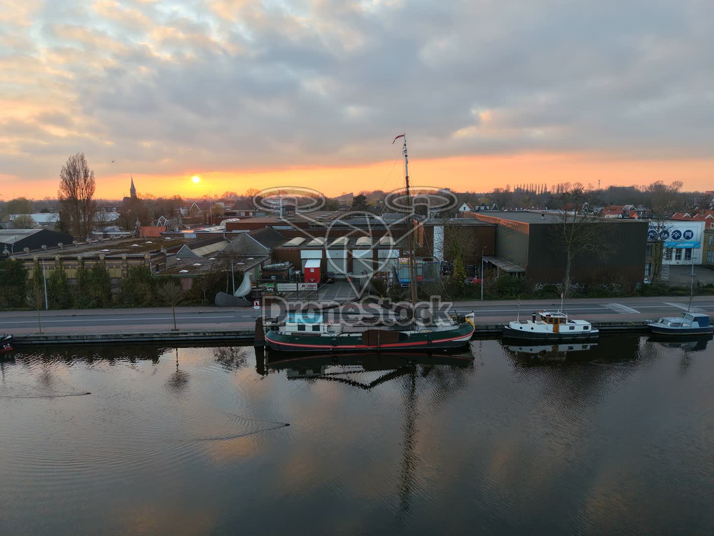 Woonboot aan de Nauernasche Vaart bij Krommenie