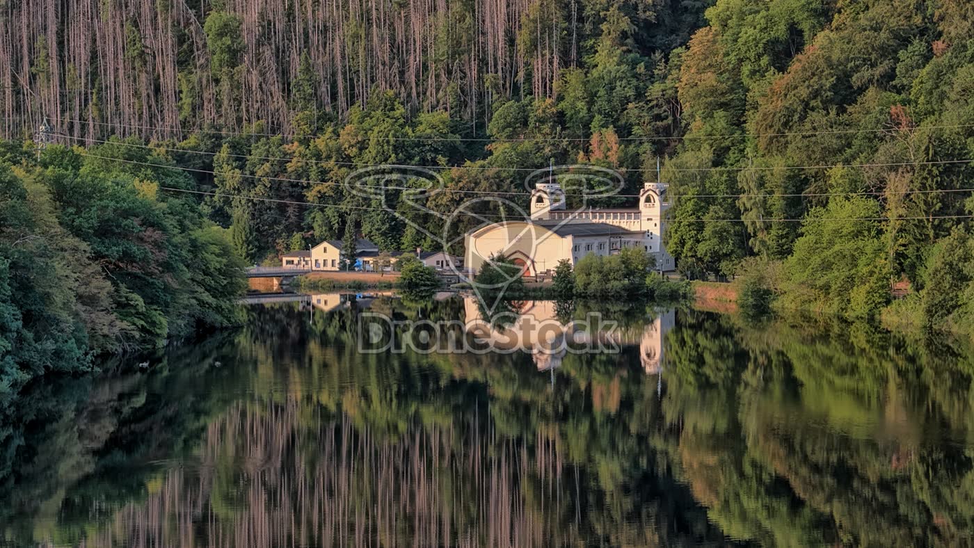 Zonsopkomst boven de Rursee in de Eifel, Duitsland 3