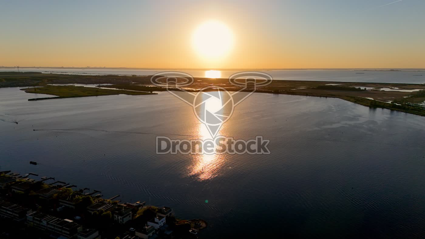 Zonsondergang boven Almere Noorderplassen