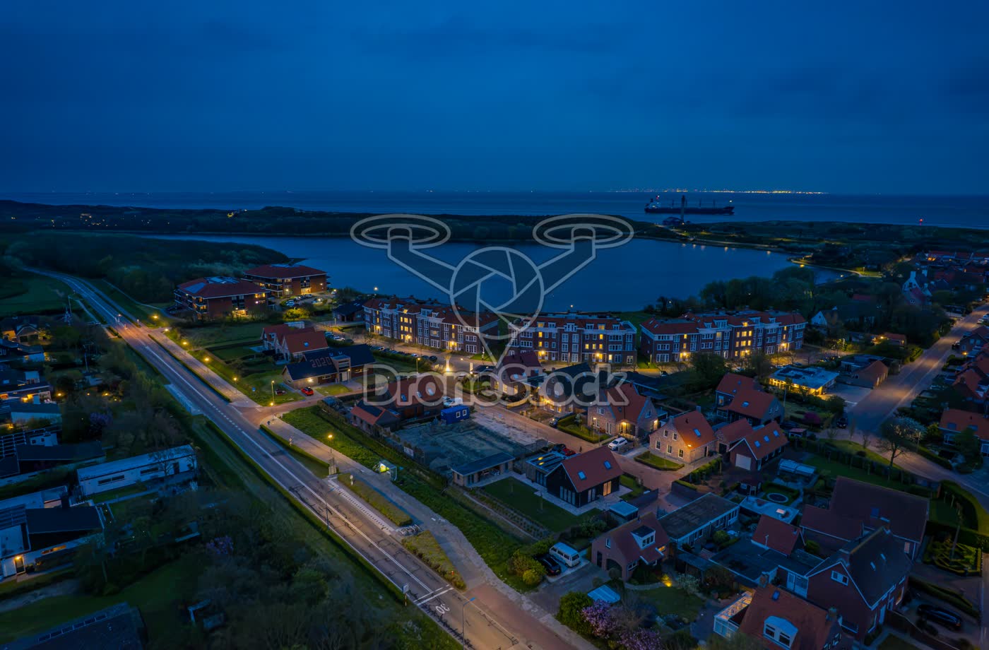 Nachtelijk panorama over Westkapelle en de Westkapelse Kreek