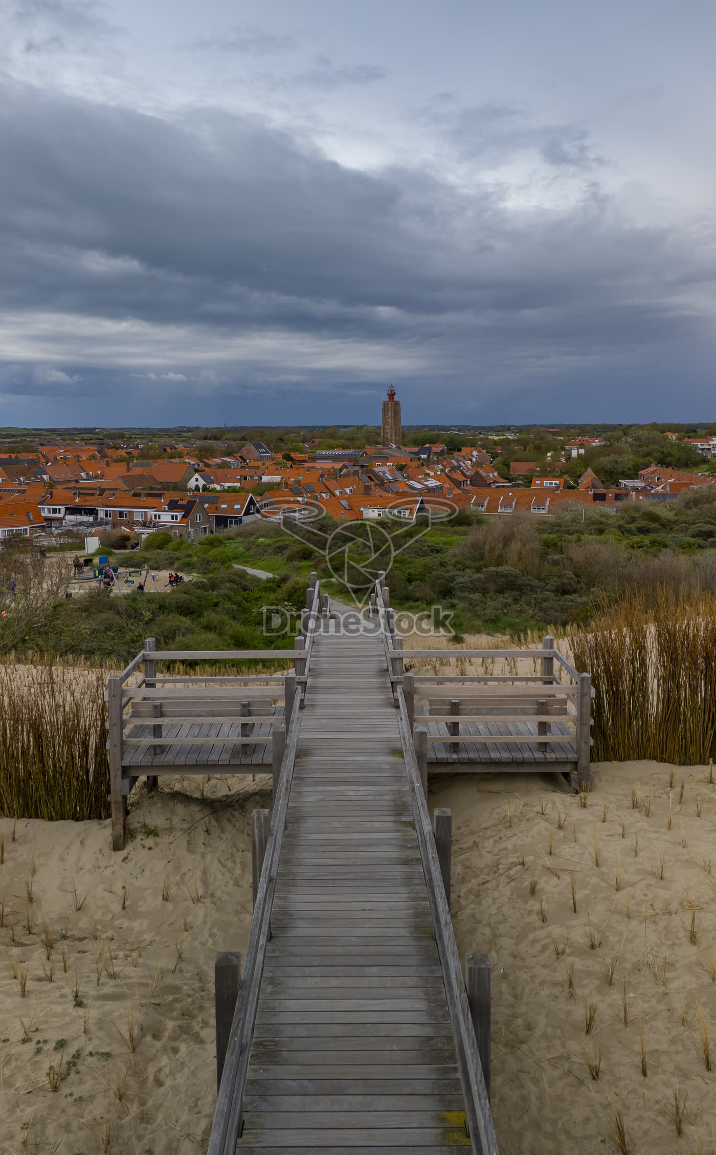 Houten uitkijkplatform in de duinen van Westkapelle