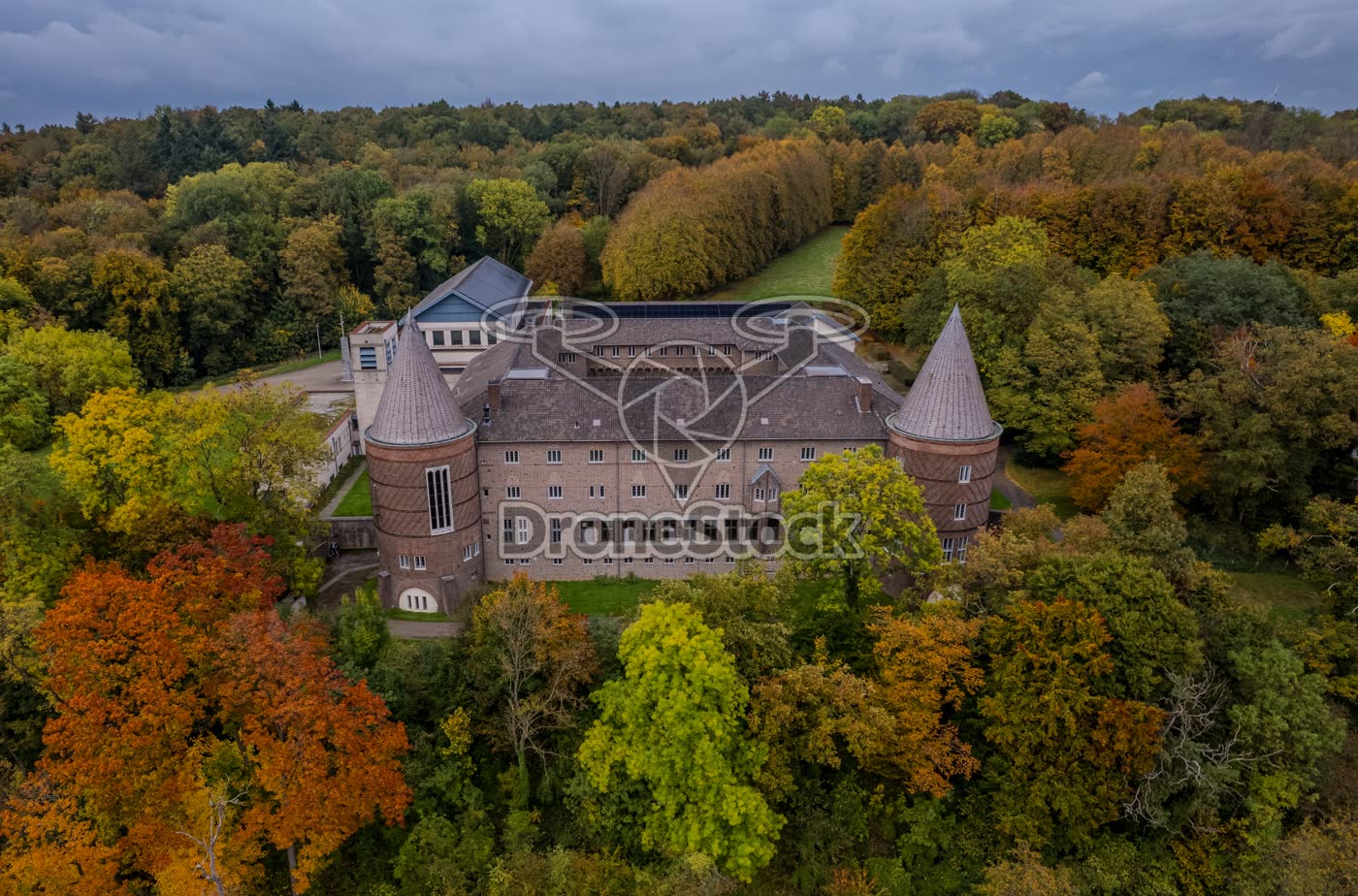 Abdij Sint-Benedictusberg Mamelis in herfstkleuren – Zuid-Limburg