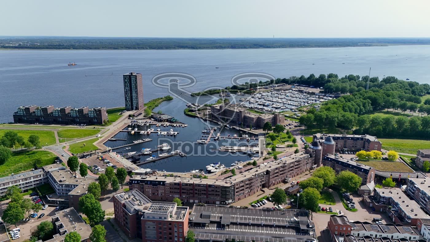 Almere - Haven zicht op Havenkom