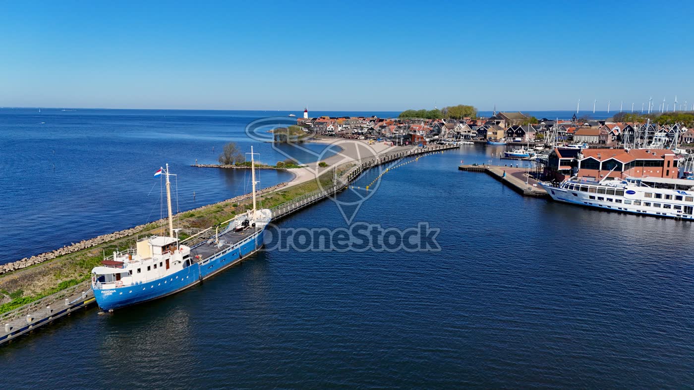 Haven van Urk met vuurtoren