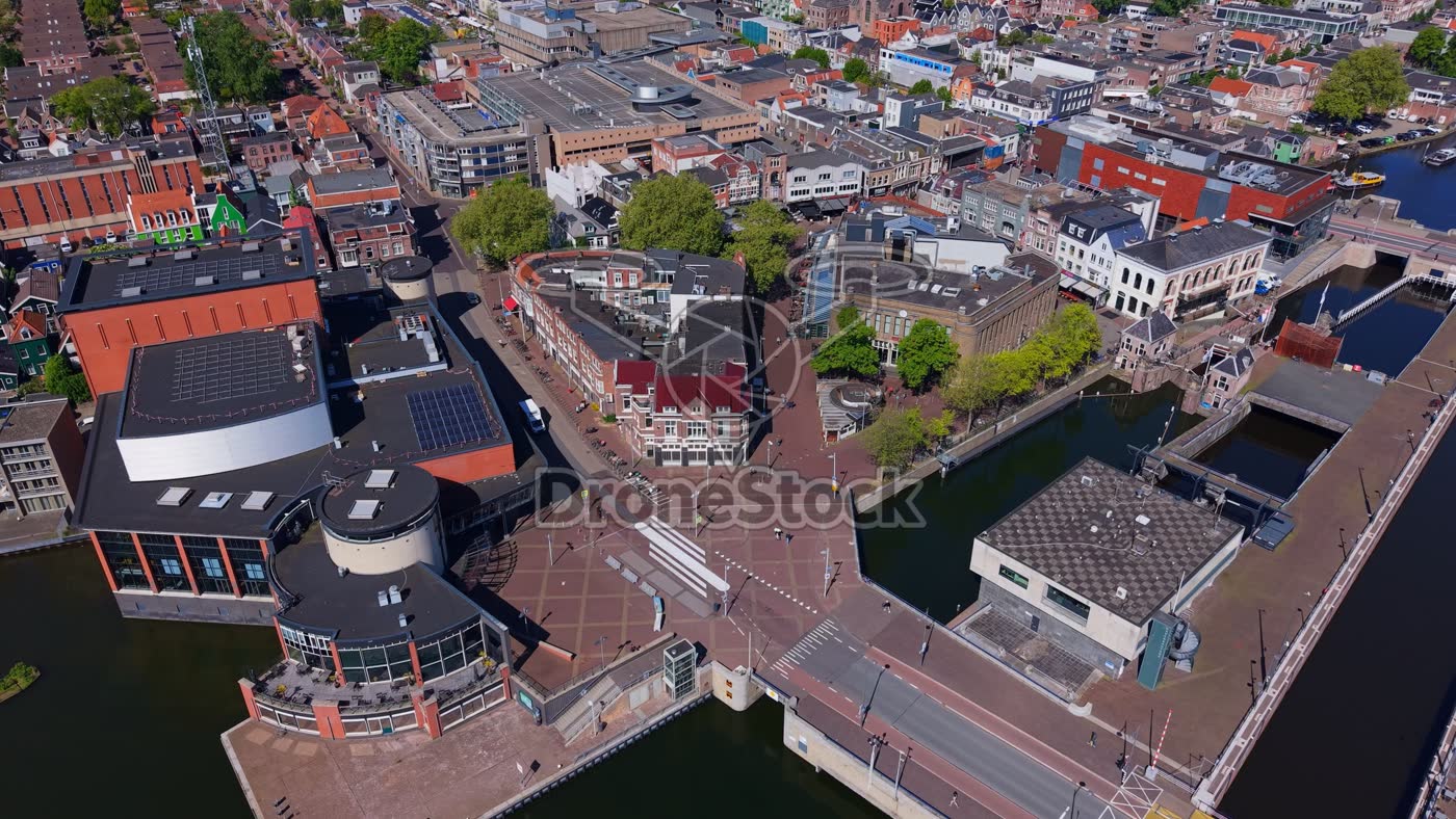 Wilhelminasluis en Zaantheater in centrum Zaandam 2