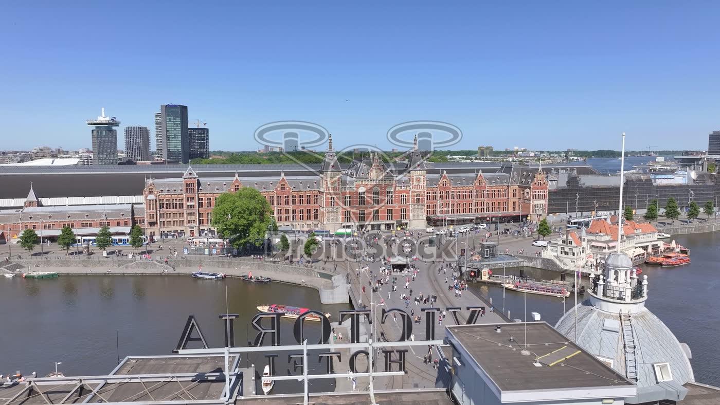 Amsterdam Centraal aan het Open Havenfront 7