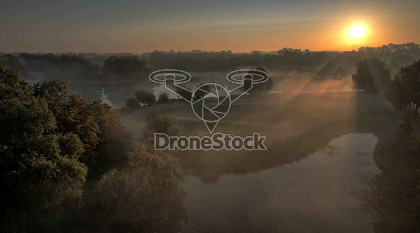 Mistige ochtend boven de golfbaan van Cromstrijen 5
