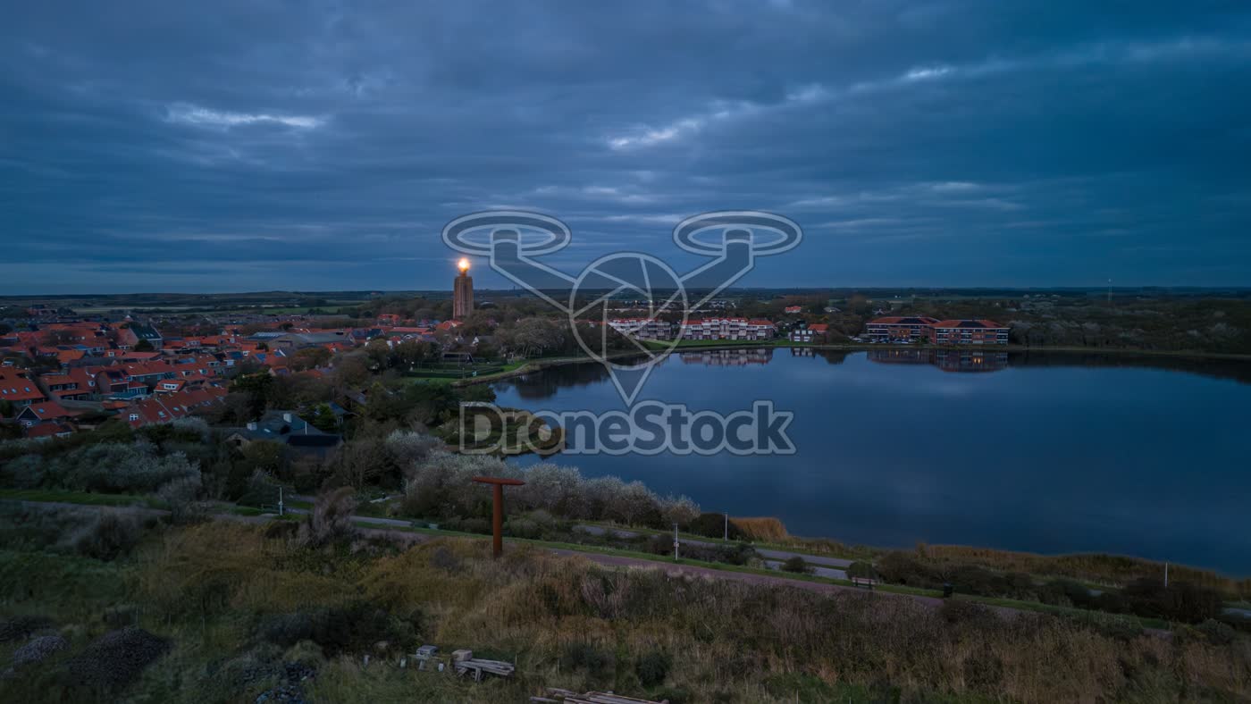 De kreek en vuurtoren Het Hoge Licht Westkapelle in de avond