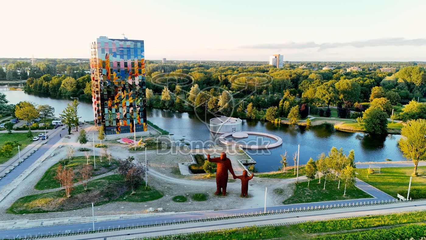 Almere - Stad Hortus Floriade Beehold beeldhouwwerk