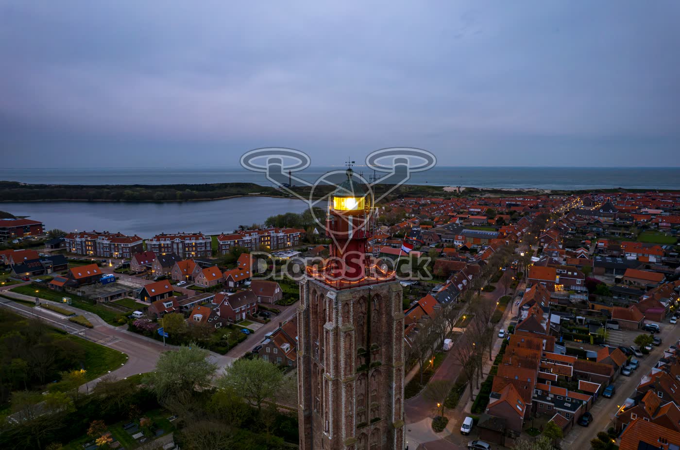 Vuurtoren Het Hoge Licht bij zonsondergang in Westkapelle