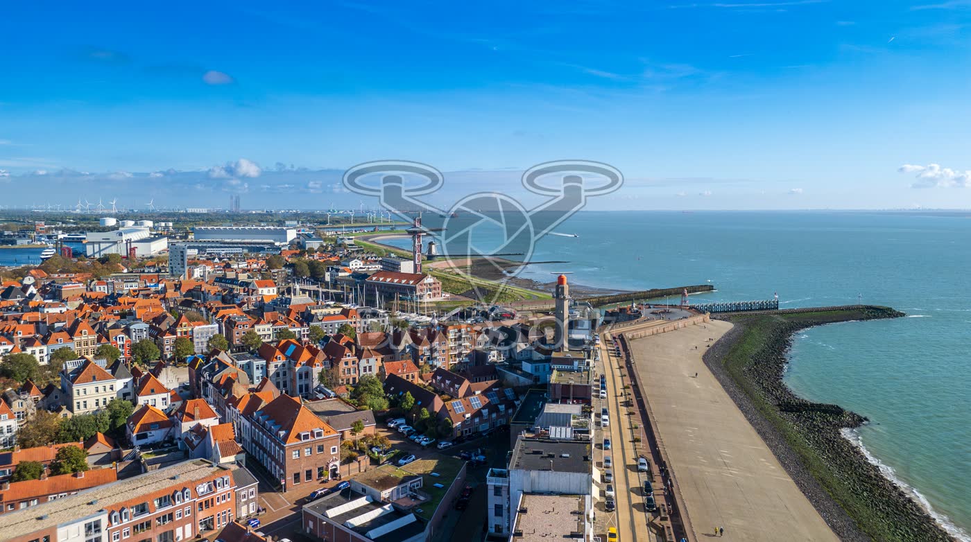 Overzichtsfoto van Vlissingen, Boulevard de Ruyter en de Westerschelde