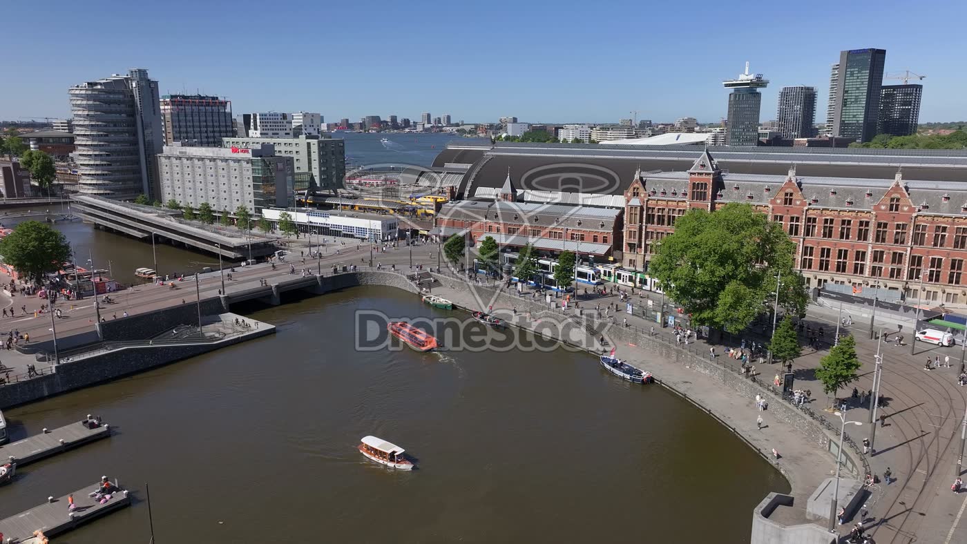 Amsterdam Centraal bij het IJ 10