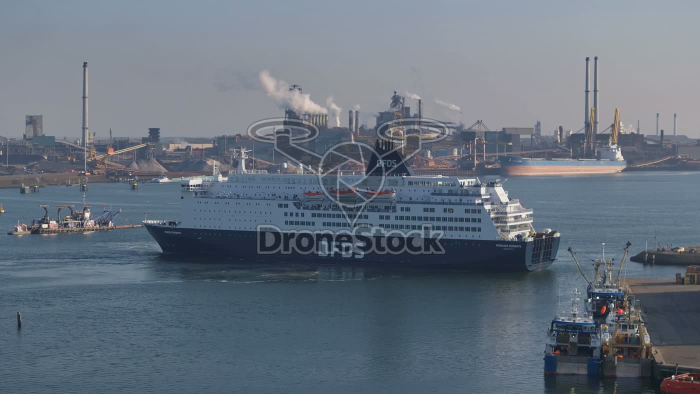 DFDS veerboot bij IJmuiden 2