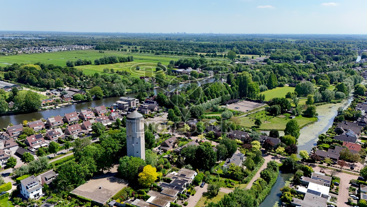 Watertoren Breukelen bij kanaal