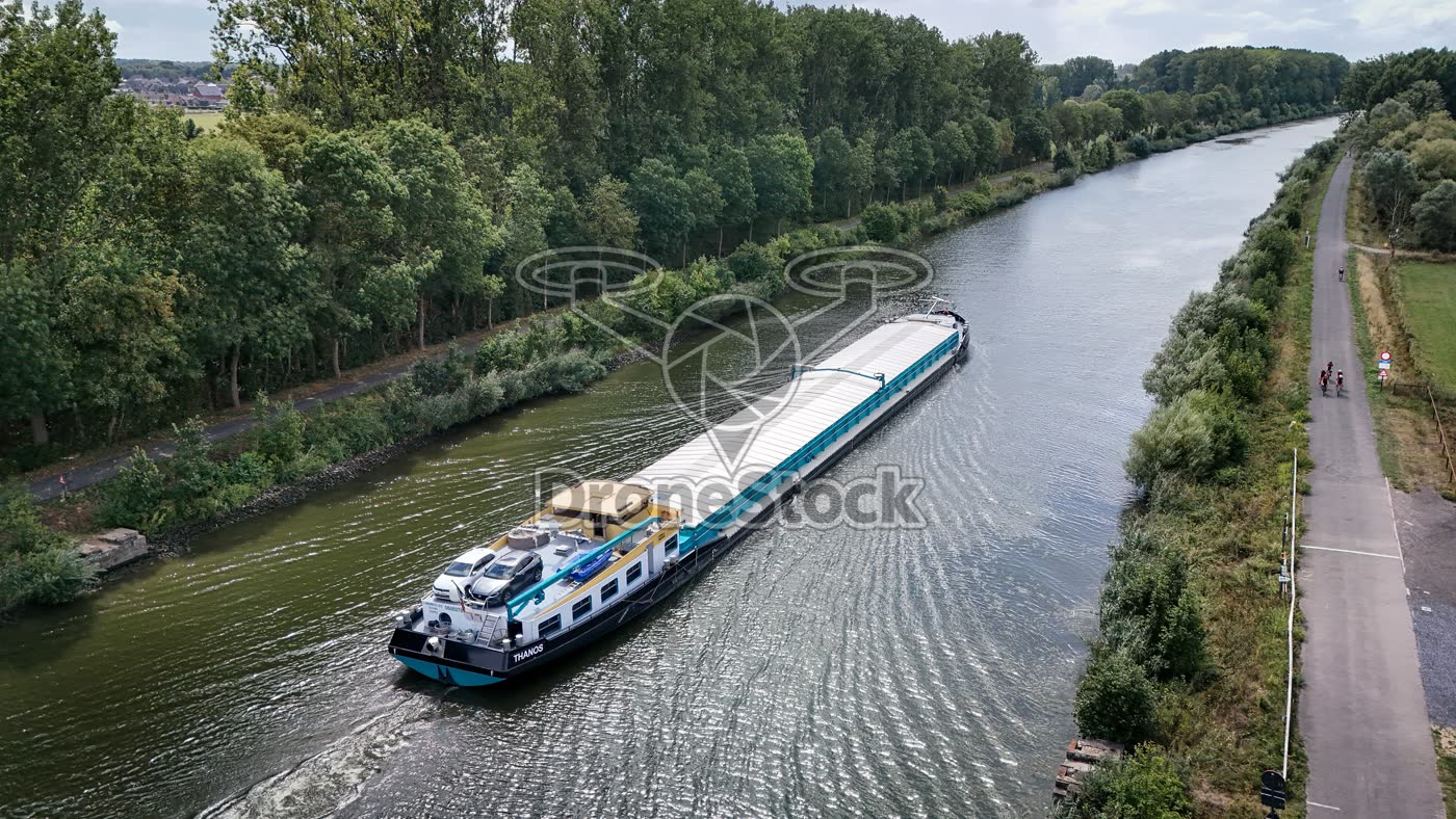 Binnenvaartschip op kanaal bij Gent