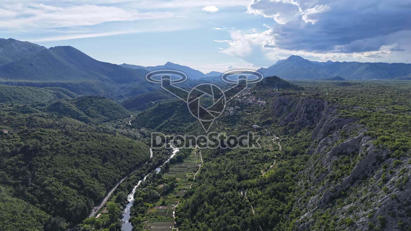 Vallei bij Općina Zadvarje