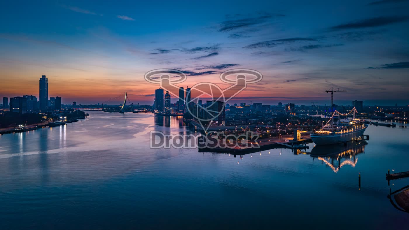 Zonsopkomst boven Rotterdam 2