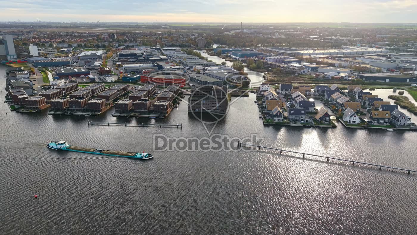 Brokking aan de Zaan met waterwoningen in Wormerveer 3