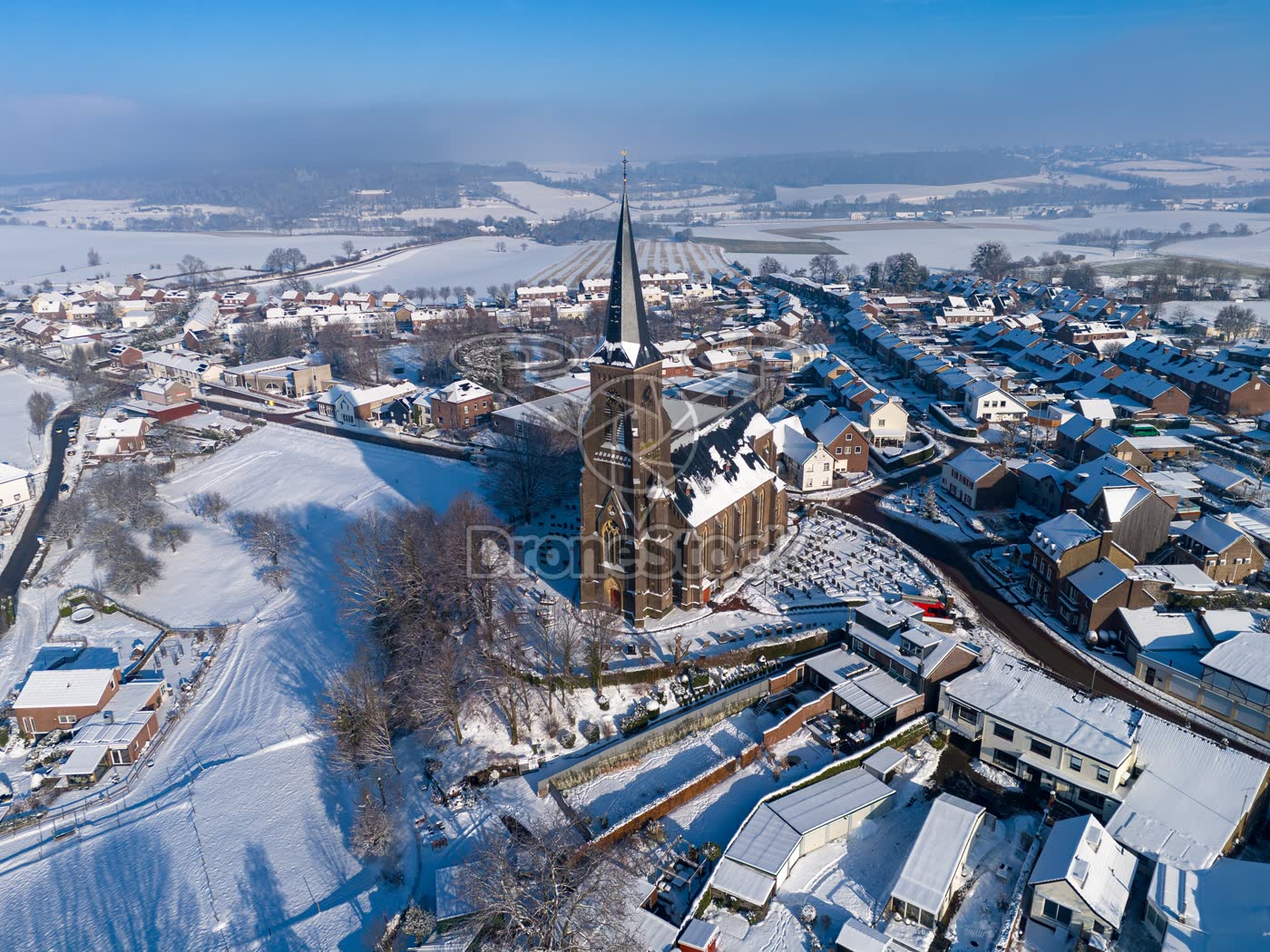 Panoramisch zicht op de Sint-Martinuskerk en het buitengebied van Vijlen