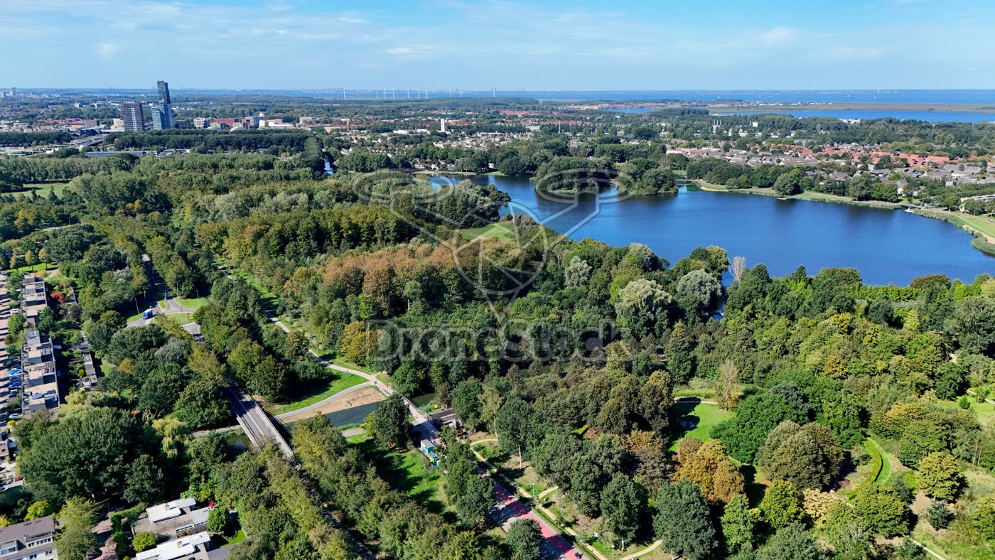 Almere - Stad Leeghwaterplas aanzicht