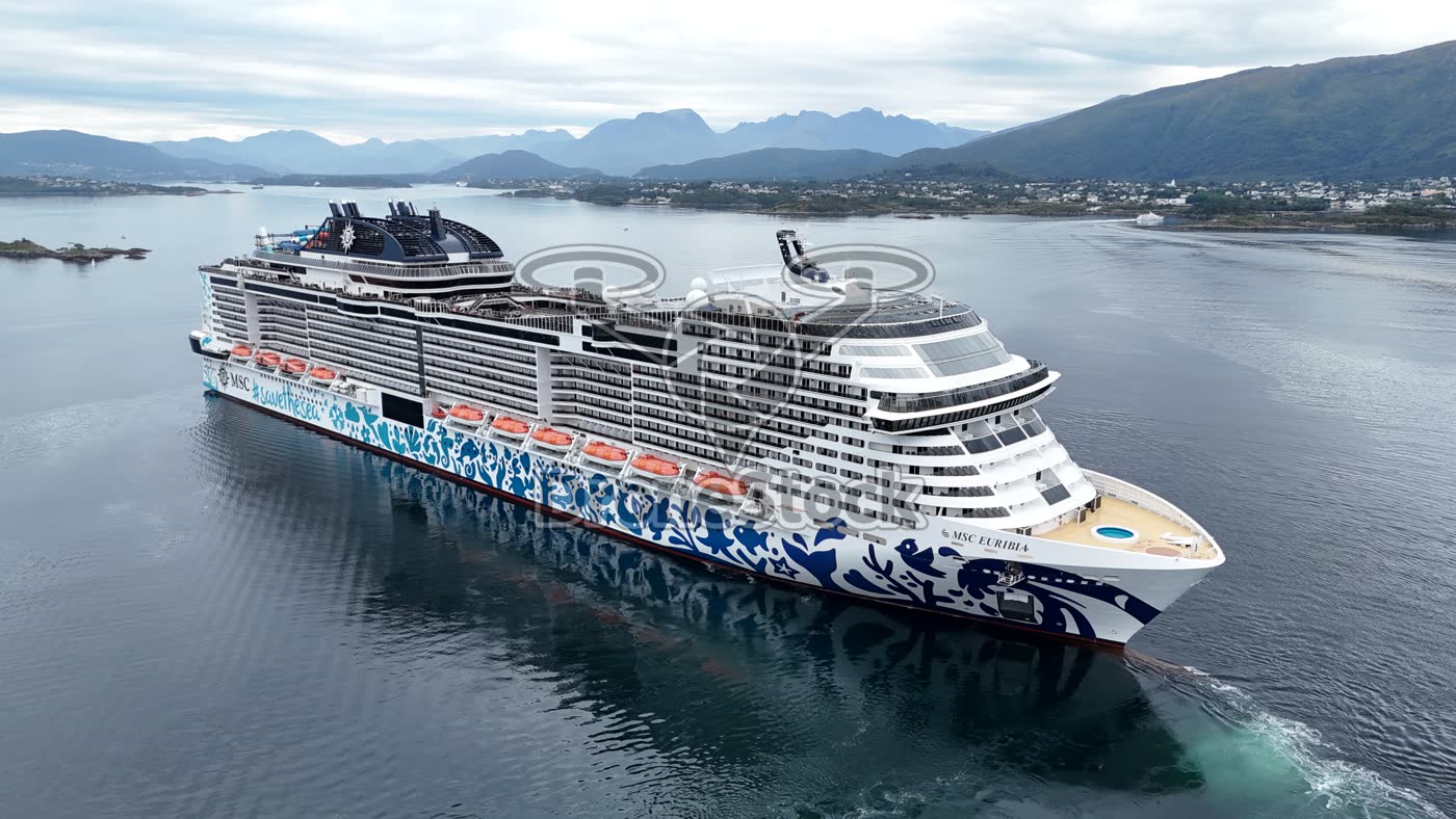 Cruiseschip bij Ålesund