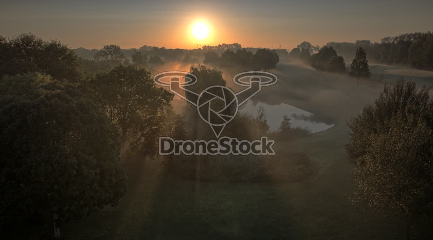 Mistige ochtend boven de golfbaan van Cromstrijen 4